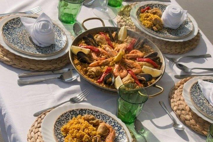 Gourmet Catamaran upplevelse med Paella middag i Barcelona