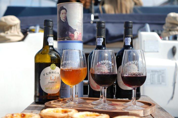 Porto: Luxe boottocht op de Douro-rivier met portwijn en room.
