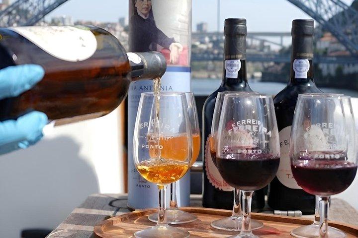 Porto: Luxe boottocht op de Douro-rivier met portwijn en room.