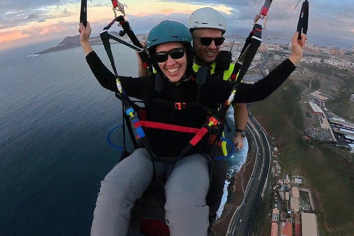 Gran Canaria Paragliding hands on experience with pilot