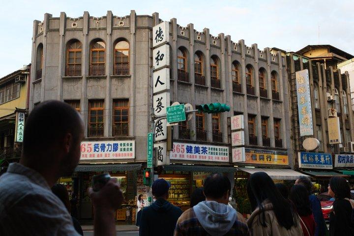 台北フードツアーズローカルマーケット12+テイスター＆ドリンク付き