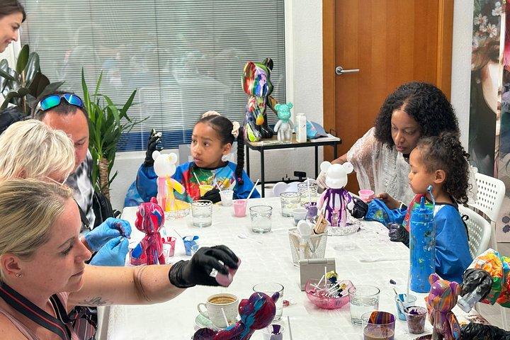 Fluid Art Workshop – Create Your Own Art Alicante Bear Art Studio