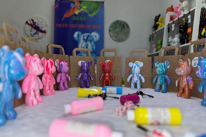 Fluid Art Workshop – Create Your Own Art Alicante Bear Art Studio