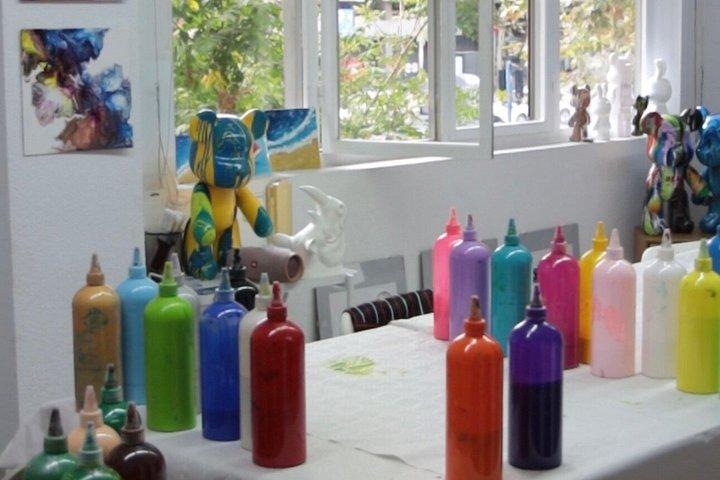 Fluid Art Workshop – Create Your Own Art Alicante Bear Art Studio