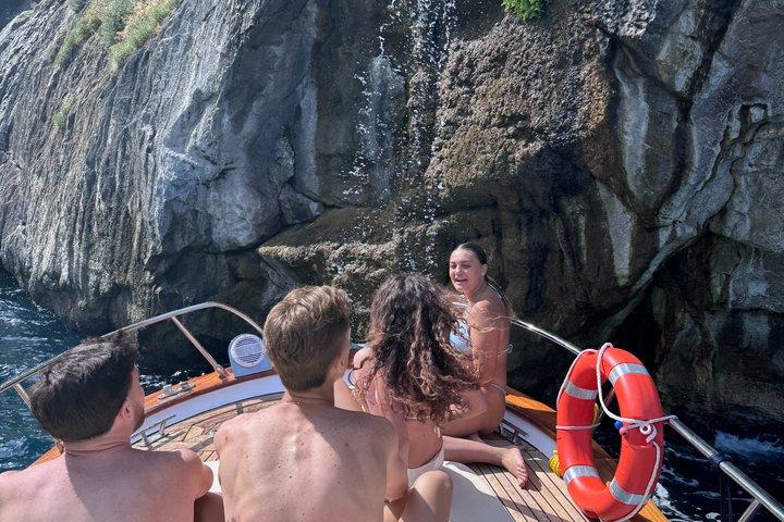 Small Group Luxury Boat Experience in Capri