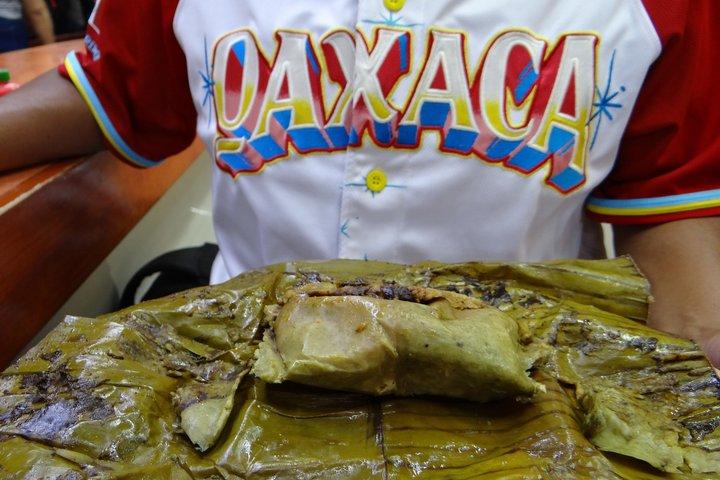 地元の食の専門家が案内するオアハカ隠れストリートフードツアー