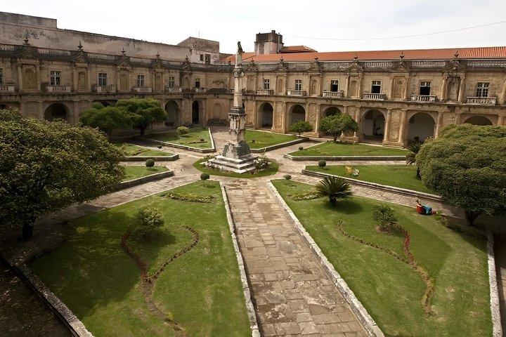 Wandeltocht door Coimbra, de geschiedenis van Pedro en Inês, en de Heilige Koningin.