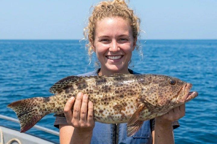 ジッダ：プライベート深海フィッシング＆バヤダ島リーフスイム