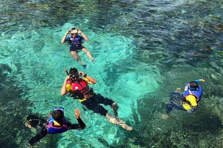ジッダ：プライベート深海フィッシング＆バヤダ島リーフスイム
