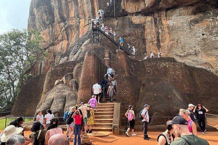 Fahfaz Travel and Tours Negombo