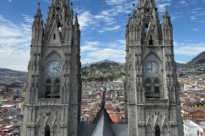City tour PRIVADO: Quito Colonial, Mitad del Mundo y Teleférico