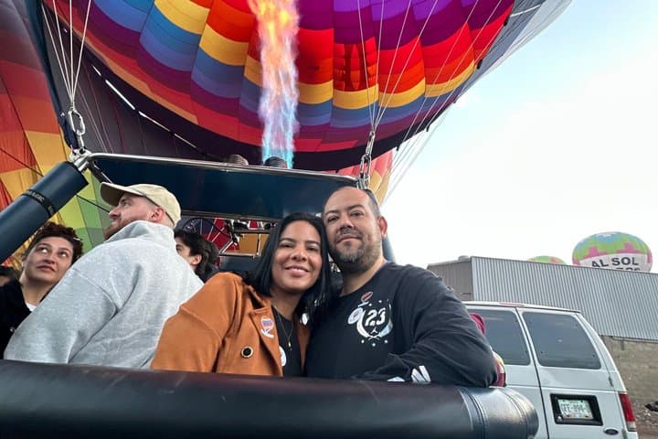 Balloon flight in Teotihuacan + Cave breakfast + Tour from CDMX