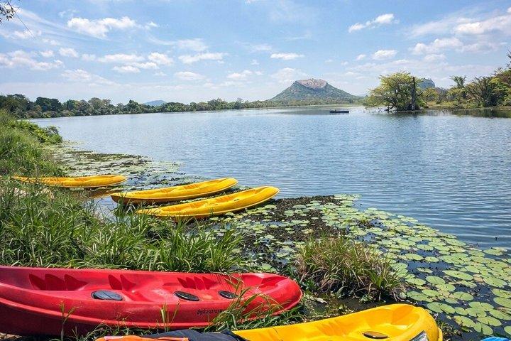 Sigiriya Kayak Experiencia pacífica Sunrise Lake Adventure