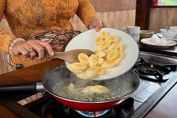 ウブド：パオンバリ料理教室とバトゥアン寺院ツアー
