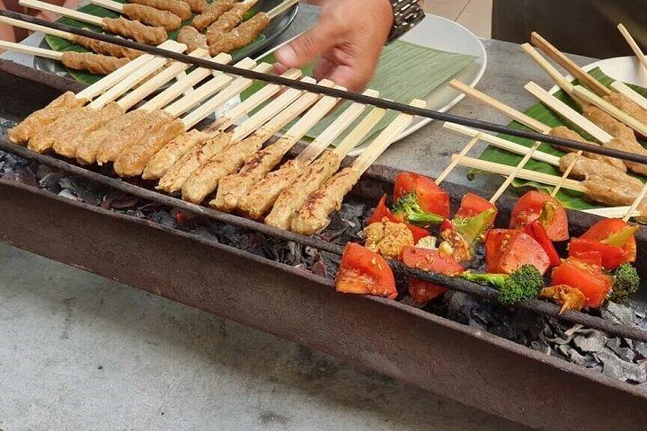 ウブド：パオンバリ料理教室とバトゥアン寺院ツアー