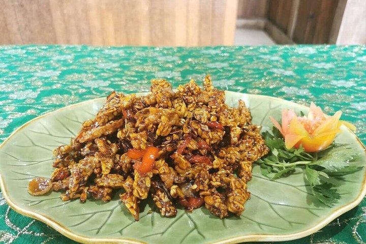 ウブド：パオンバリ料理教室とバトゥアン寺院ツアー