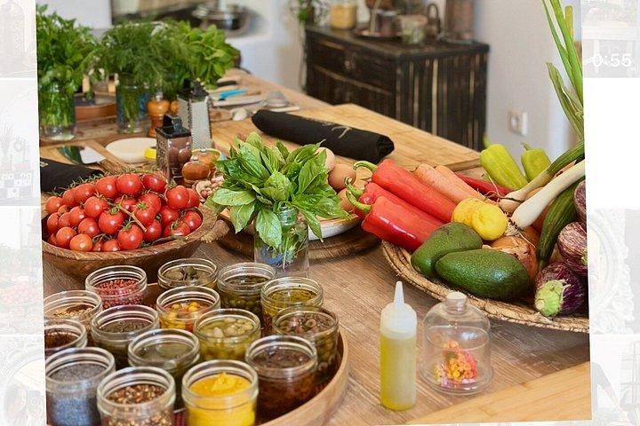 サントリーニ島の伝統的な洞窟住居で料理教室！