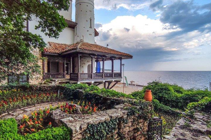 Vanuit Varna : Privétrip naar het Aladzha-klooster en het Balchik-paleis