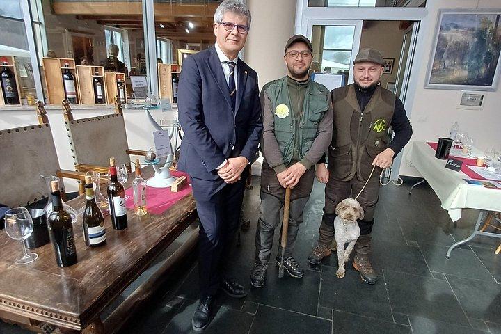 プライベートトリュフハントワインツアーテイスティングランチ8ワインソムリエ