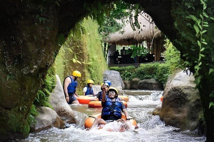 キンタマーニ火山ツアー付きののんびりとした洞窟チュービング