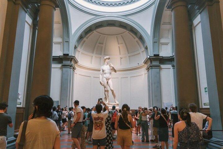セミプライベートアカデミアとウフィツィ美術館のファストトラック入場ツアー