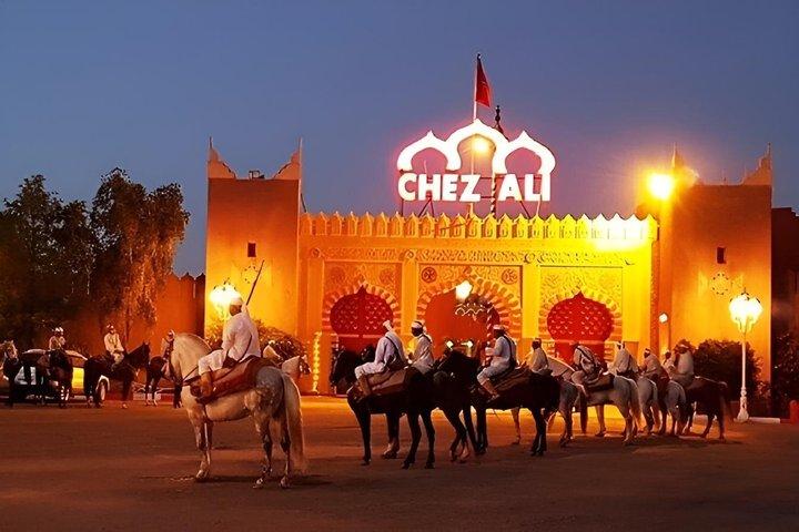 Chez Ali Marrakech Night : Abendessen und spektakuläre Fantasie
