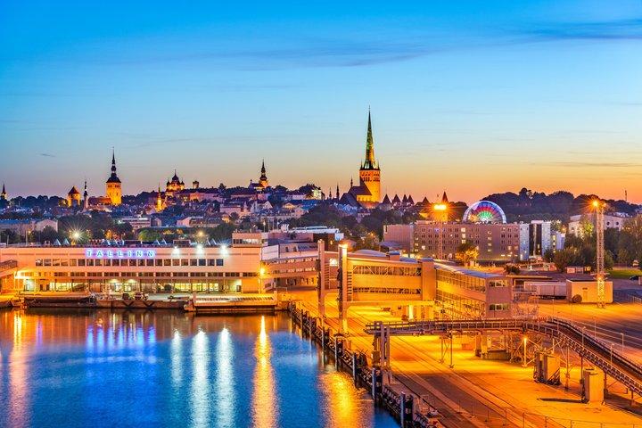 Visita guiada de Tallinn com carro premium