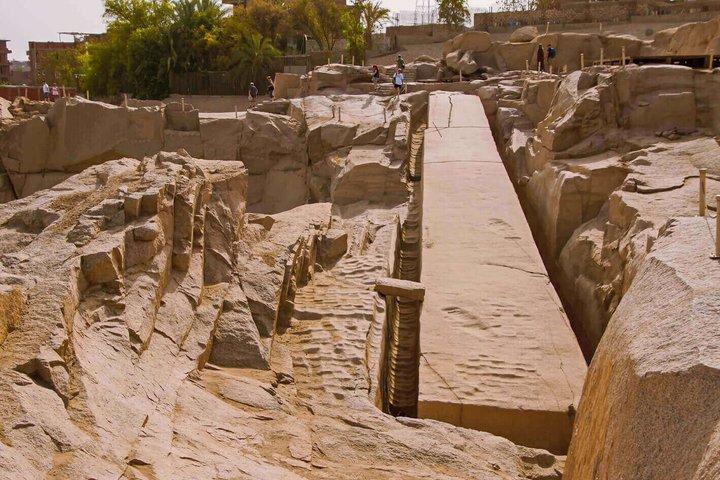 アスワン発ルクソール行きナイルクルーズ4日間（アブ・シンベル＆バルーン付き）