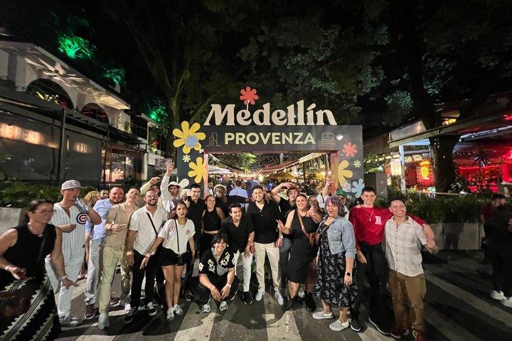 Medellín : Tournée des bars avec entrée VIP sur les toits et en boîtes de nuit