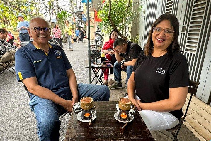ハノイバイクシティツアー：女性ライダー、電車通り＆食べ物