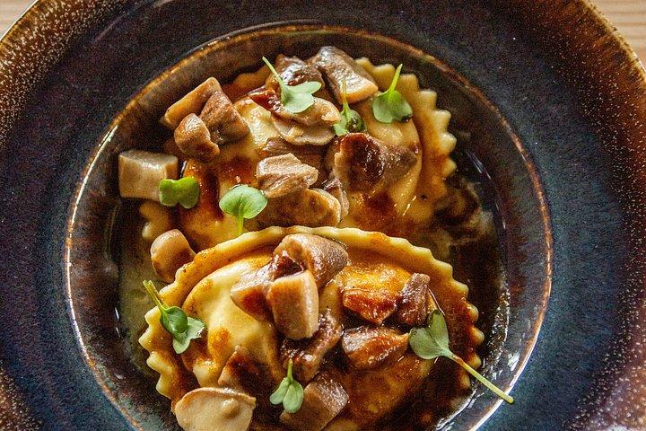 プライベートトリュフハントワインツアーテイスティングランチ8ワインソムリエ