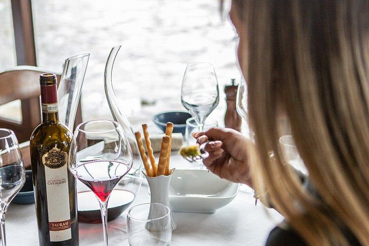 プライベートトリュフハントワインツアーテイスティングランチ8ワインソムリエ