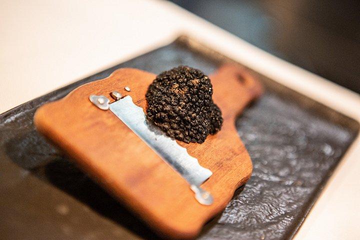 プライベートトリュフハントワインツアーテイスティングランチ8ワインソムリエ