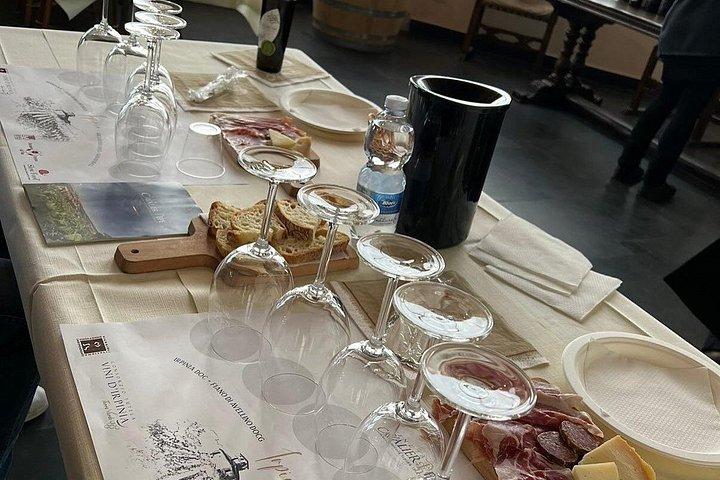 プライベートトリュフハントワインツアーテイスティングランチ8ワインソムリエ