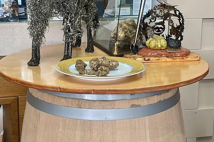 プライベートトリュフハントワインツアーテイスティングランチ8ワインソムリエ