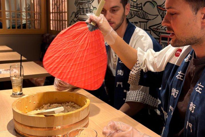 京都の寿司店で開店前に寿司作り教室