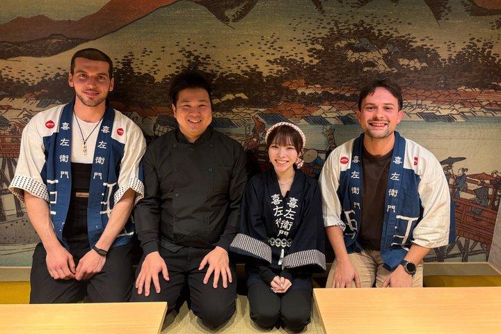 京都の寿司店で開店前に寿司作り教室