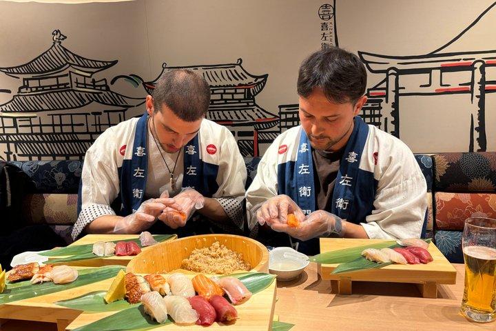 京都の寿司店で開店前に寿司作り教室