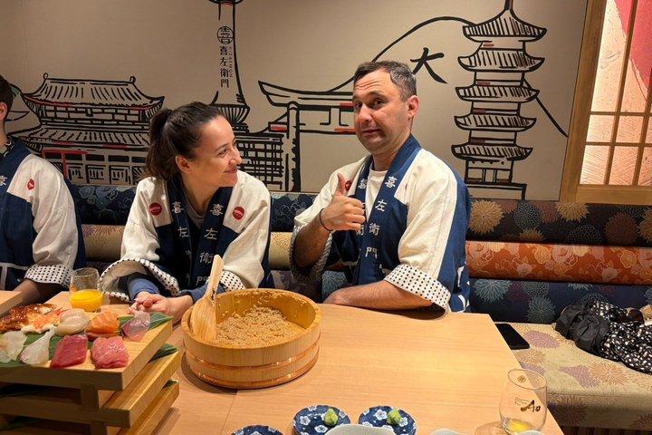 京都の寿司店で開店前に寿司作り教室