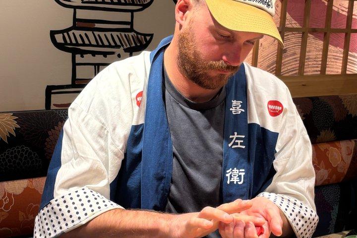 京都の寿司店で開店前に寿司作り教室