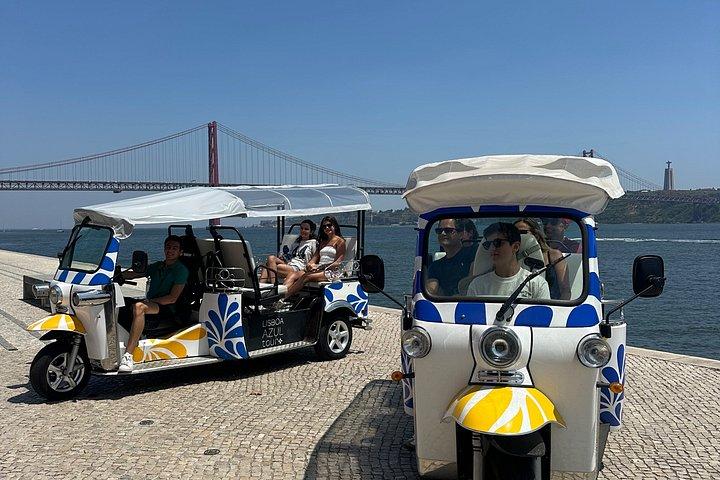 トゥクトゥクで巡る旧市街リスボン:地元ガイドと行く歴史ツアー