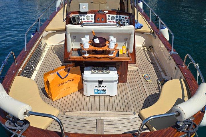 Capri Samba, private luxury boat tour.