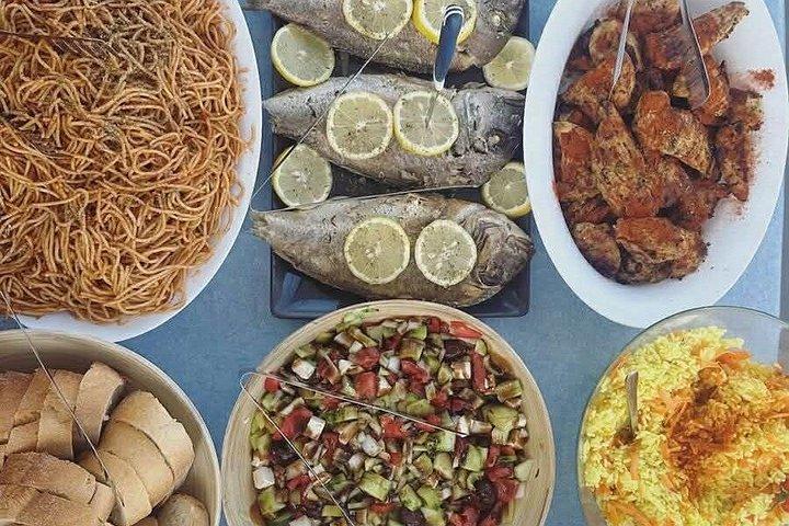 サントリーニ島：プライベートカタマランクルーズ（BBQ＆ドリンク付）