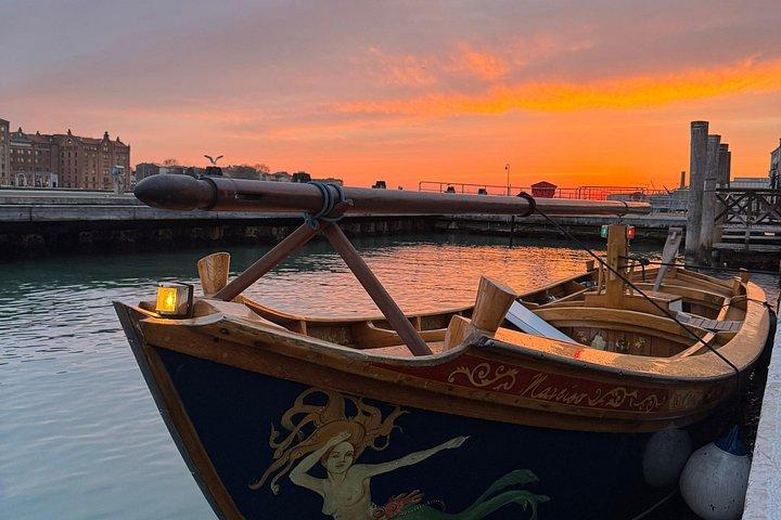 Venice : Magic at Sunset by Vintage Boat (Small Group)