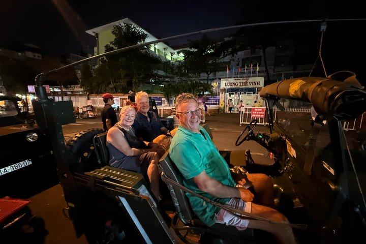 Saigon Street Food Experience By Night : US Army Jeep oder Motorrad
