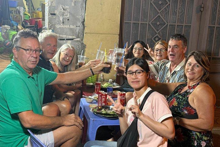 Saigon Street Food Experience By Night : US Army Jeep oder Motorrad