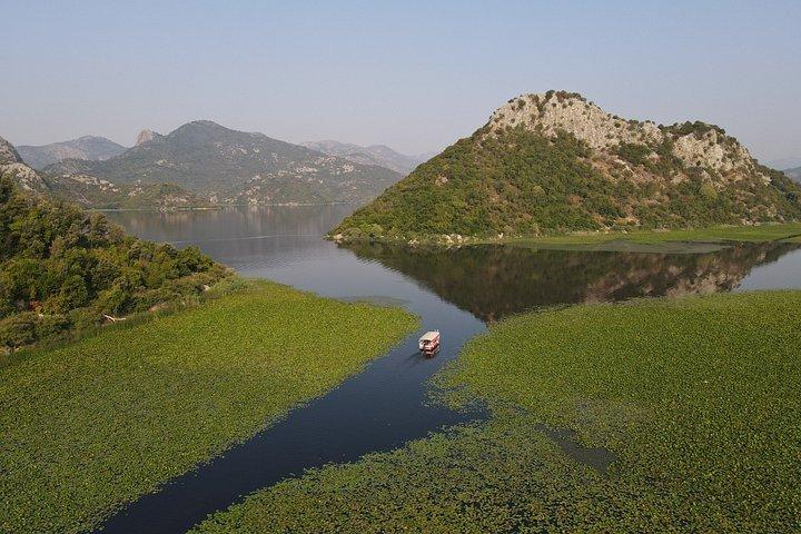 シュコダル湖国立公園ボートツアー（コム修道院訪問付き）