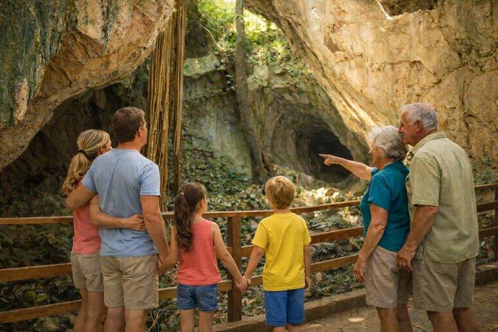 Excursão pelas Cavernas da Grotta Verde a partir do Porto de Cruzeiro de Falmouth