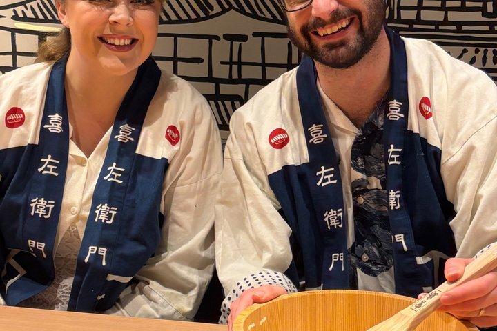 京都の寿司店で開店前に寿司作り教室