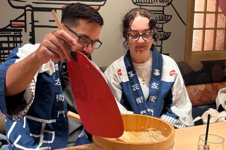 京都の寿司店で開店前に寿司作り教室